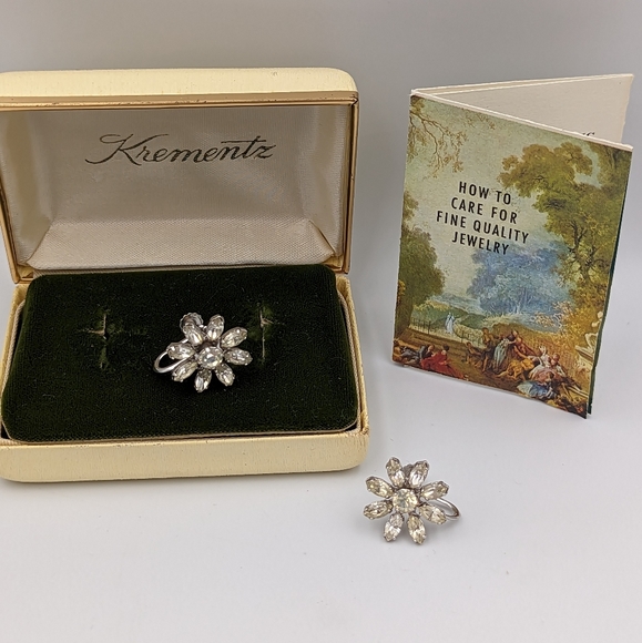Vintage NWT Krementz Rhinestones Sparkling Skrue Back Clip Earrings - Picture 6 of 14